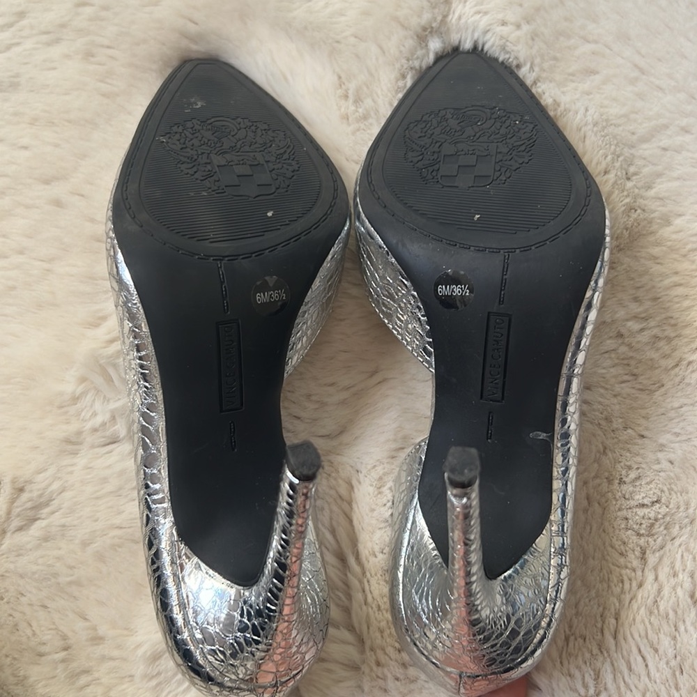 Vince Camuto Silver Faiva Pumps Size 6 EUC - Picture 7 of 10
